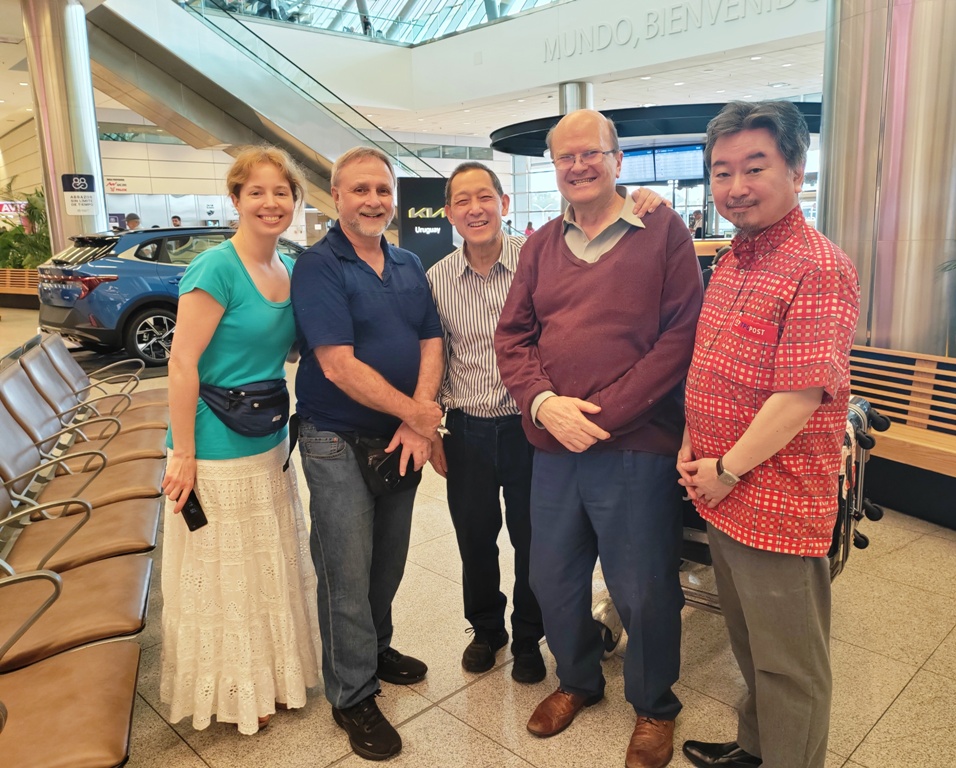 Carrasco Airport, MOntevideo - középen a FIP elnöke, Prakob Chirakriti, akivel egy gépen érkeztünk