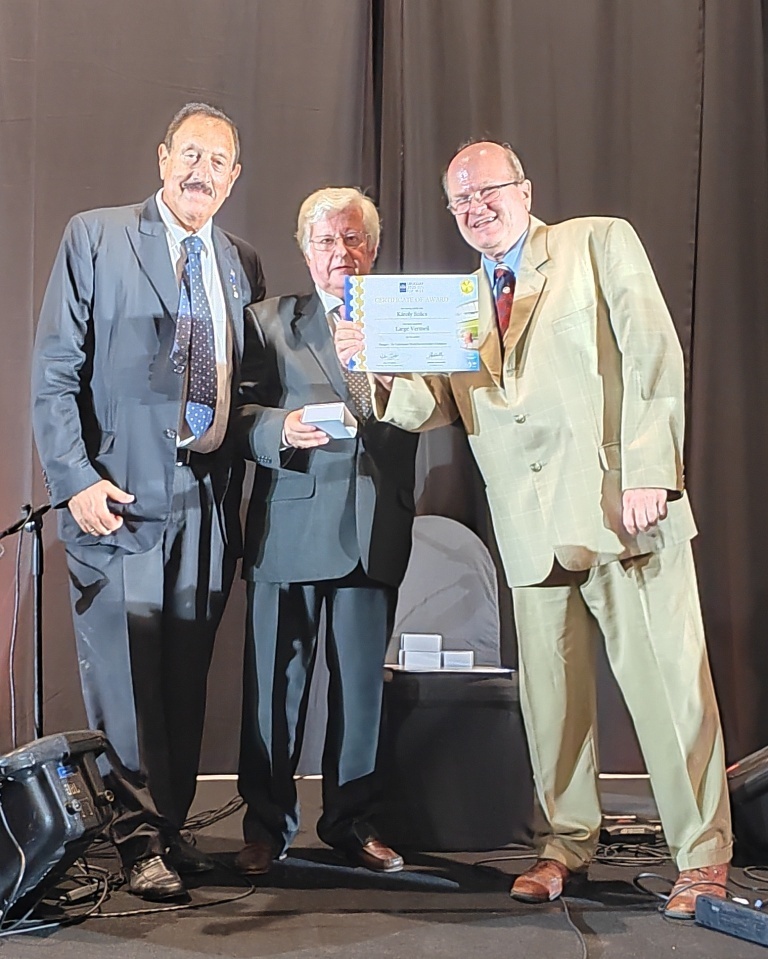 A pengő-infláció is megért egy Large Vermeilt, ami jó kezdet a következő, 8 keretes szintre való lépéshez :)  (Lewowitz és Hernandez urakkal a kiállító, Szücs Károly a képen)